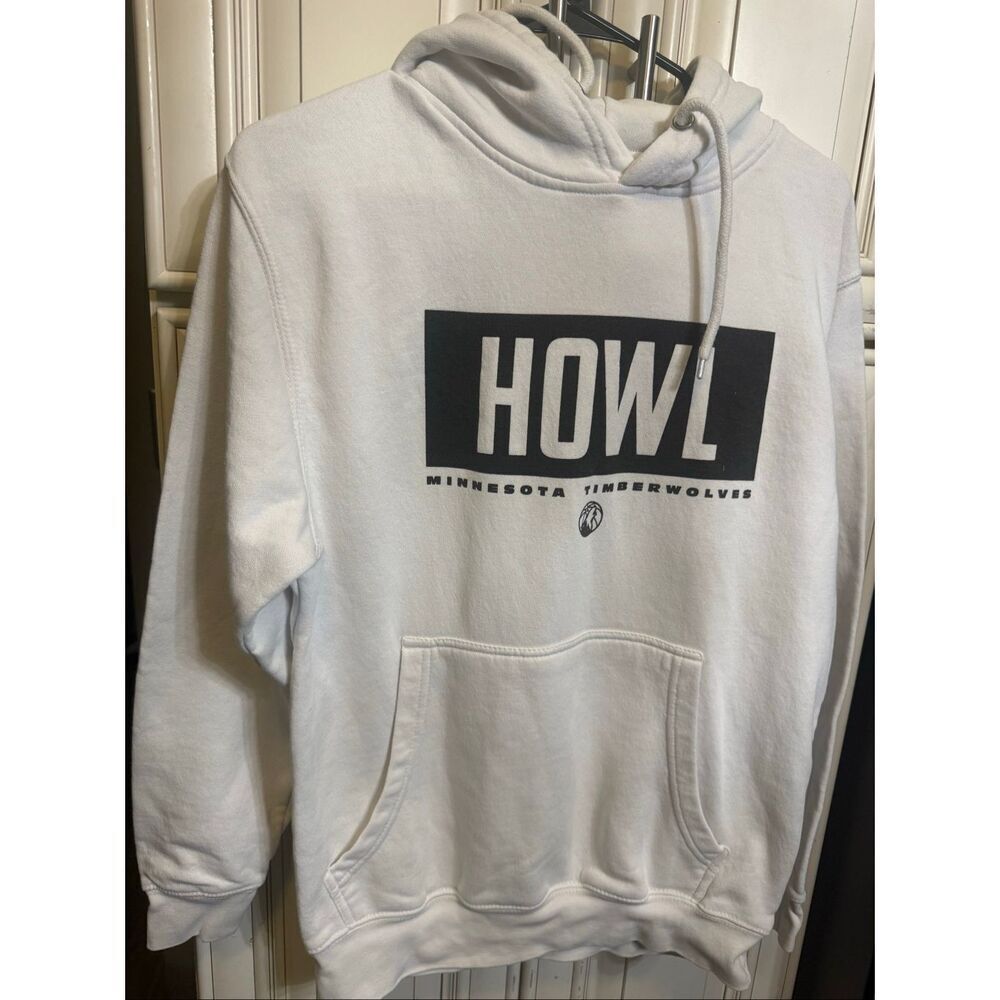 Stadium Essentials Women's Howl Minnesota Timberwolves Hoodie White Size Small